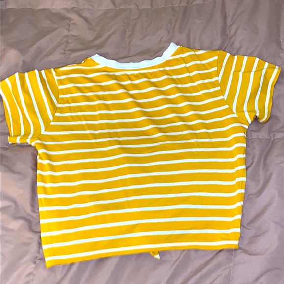 Knotted striped shirt - Picture 3 of 5